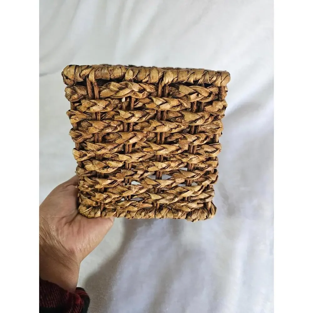 N/A woven wicker